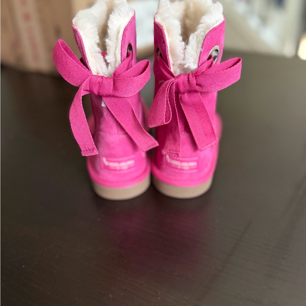 UGG Koolaburra Kids Hot Pink Bow-Back Faux-Fur Boots- size little kid 13
